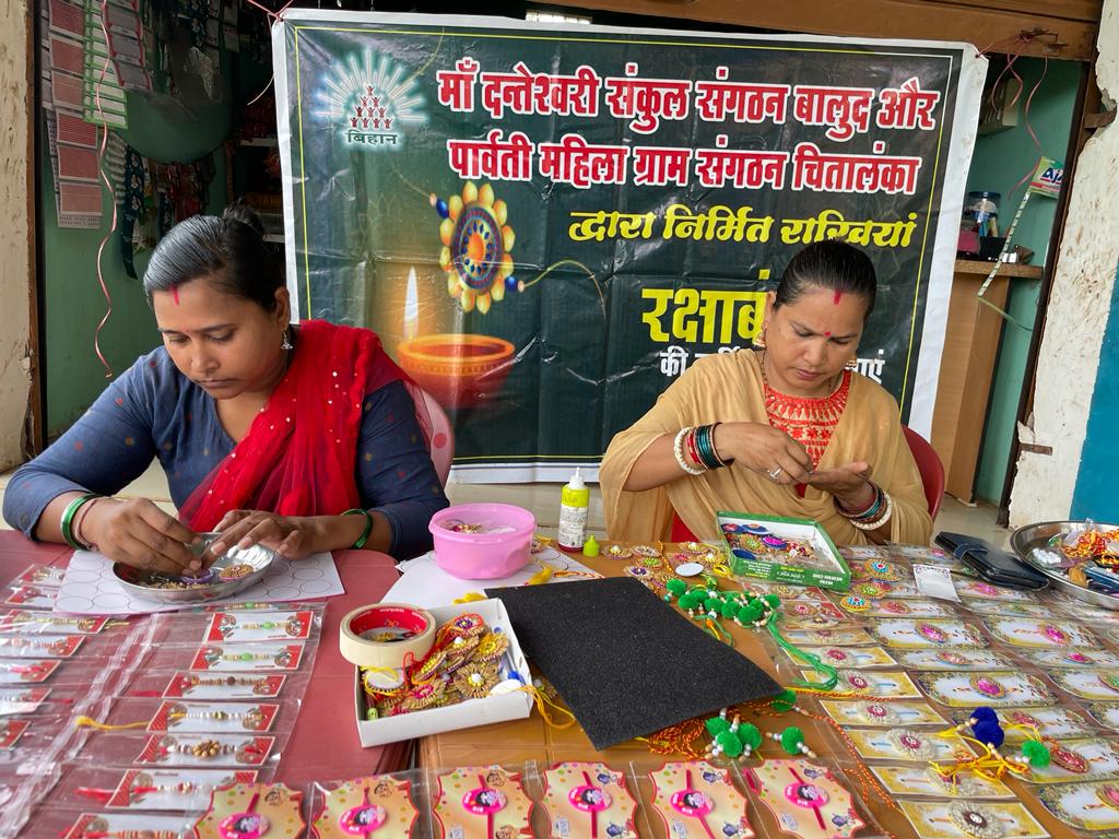 आदिवासी दीदियों द्वारा बनाई गई राखी से सजेगा राखी का त्यौहार