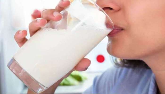 दूध ठण्डा पिएं या गर्म, कौन सा है आपकी सेहत के लिए अच्छा?