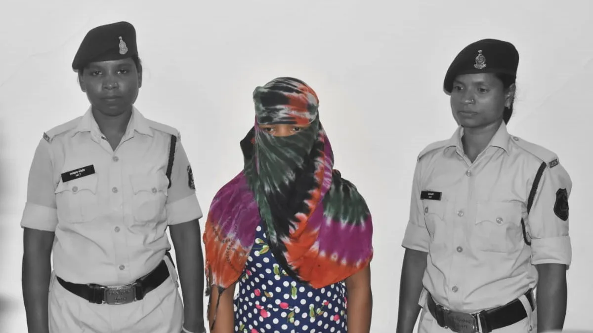 ईनामी महिला नक्सली गिरफ्तार, इन जघन्य घटनाओं में थी संलिप्त…