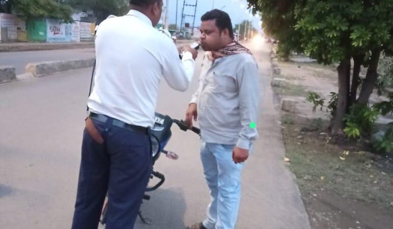 जिले में बढ़ती सड़क दुर्घटनाओं को दृष्टिगत रखते हुए, दुर्घटनाओं में कमी लाने के उद्देश्य से यातायात पुलिस द्वारा की जा रही है कार्यवाही