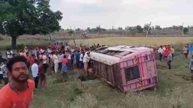 यात्रियों से भरी बस पलटी, एक व्यक्ति की मौत,चार यात्रियों की हालत गंभीर…