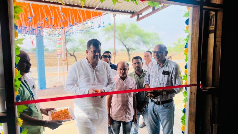 विधायक संदीप साहू ने डोंगरीडीह में सियाराम अस्पताल का फीता काटकर किया शुभारंभ