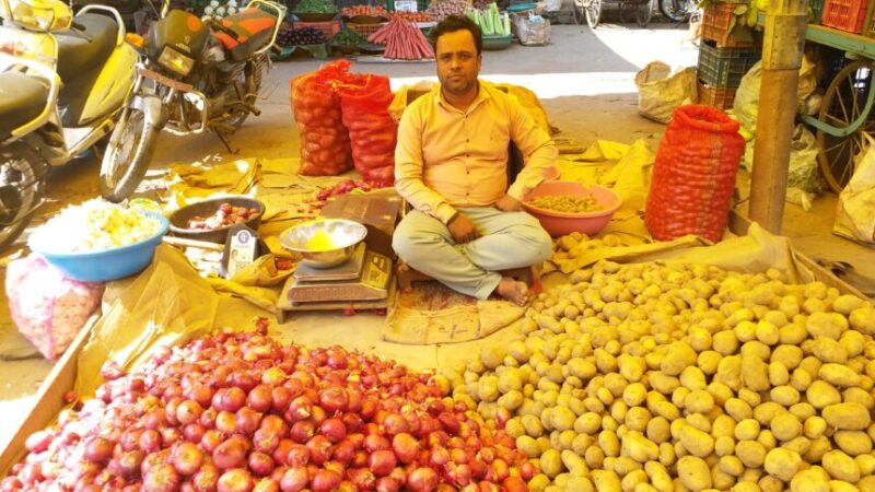 गृहणियों की बढ़ी चिंता, क्यों इतना महंगा बिक रहा आलू ?