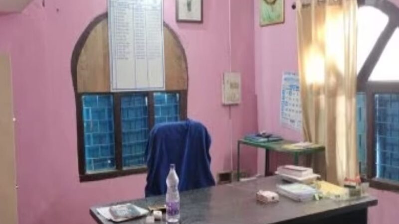बिलासपुर में बैठकर अंबिकापुर का दफ्तर चला रहे हैं साहब, व्हाट्सएप से चल रहा काम..