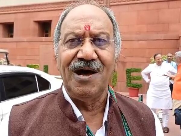 सदन में कांग्रेस का मकसद चर्चा नहीं हंगामा करना है : बृजमोहन अग्रवाल