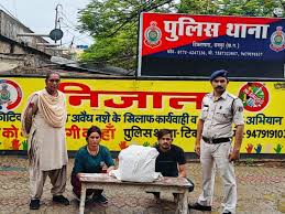 मध्यप्रदेश के युवक-युवती गांजा तस्करी करते रायपुर में गिरफ्तार