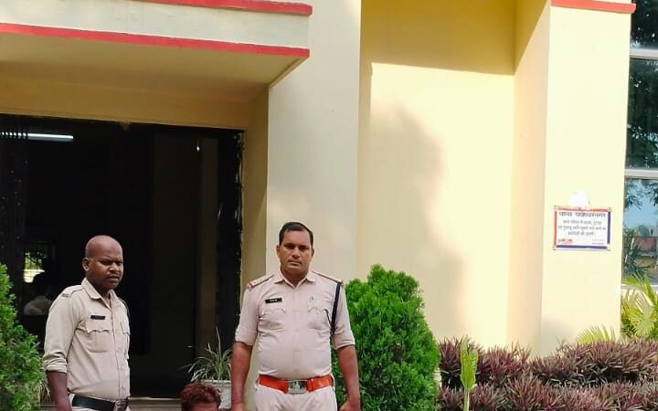 प्रेमी ने ही महिला की पीट-पीटकर की थी हत्या, गिरफ्तार