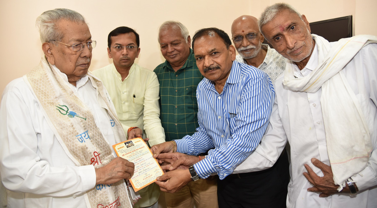 राज्यपाल हरिचंदन से श्री जगन्नाथ मंदिर ट्रस्ट धमतरी के पदाधिकारियों ने सौजन्य भेंट की