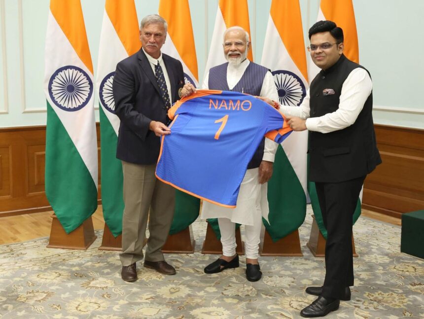 पीएम मोदी को BCCI सचिव जय शाह और अध्यक्ष रोजर बिन्नी ने भेंट की NAMO 1 की जर्सी