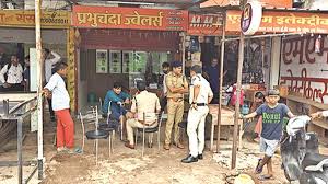 रायपुर के ज्वेलरी शॉप में 10 लाख की चोरी, पत्थर और सब्बल के साथ आए थे चोर, पुलिस को चड्डी-बनियान गिरोह पर आशंका