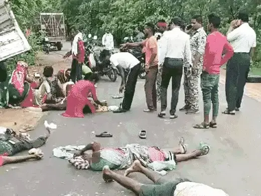 मजदूरों से भरी तेज रफ्तार पिकअप पलटने से 1 की मौके पर ही मौत
