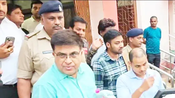 पूर्व आईएएस अनिल टुटेजा यूपी पुलिस के प्रोडक्शन वारंट पर, नकली होलोग्राम बनाने से जुड़ा है मामला