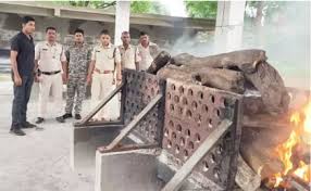 टीआई ने दिखाई मानवता, स्टाफ के साथ शव का कराये अंतिम संस्कार…