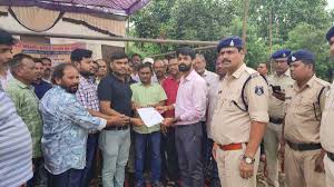 नवनियुक्त नगरीय निकाय कर्मचारी संघ ने दो सूत्रीय मांग को लेकर किया प्रदर्शन