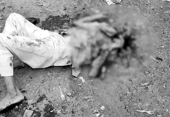 बीच बाजार युवक ने दिनदहाड़े बुजुर्ग को हसिया से काटकर कर दी हत्या