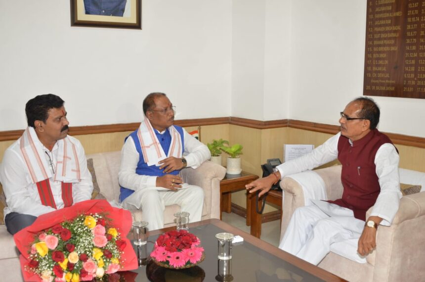 केंद्रीय कृषि एवं ग्रामीण विकास मंत्री शिवराज सिंह चौहान से मुख्यमंत्री साय ने की सौजन्य मुलाकात