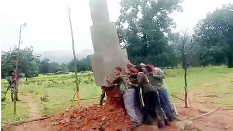 सुरक्षाबलों ने किया माओवादी कंपनी कमांडर के स्मारक को ध्वस्त