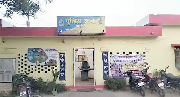 घर से भागे नाबालिग प्रेमी जोड़े को पकड़कर पुलिस ने किया परिजन के हवाले