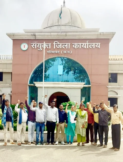 प्रदेश के नगरी निकायों में दो सूत्री मांग को लेकर प्रदेश में हड़ताल
