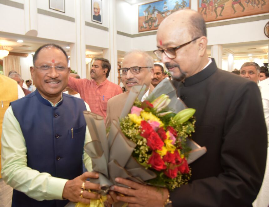 शपथ ग्रहण के बाद राज्यपालों के सम्मेलन में शामिल होने राज्यपाल रमेन डेका नई दिल्ली के लिए रवाना