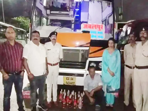 रायपुर में यात्री बस से शराब की तस्करी, आरोपी गिरफ्तार