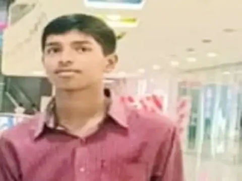 पिता ने मोबाइल में गेम खेलने को लेकर बेटे को लगाई फटकार तो 11वीं के छात्र ने फांसी लगाकर कर ली खुदकुशी