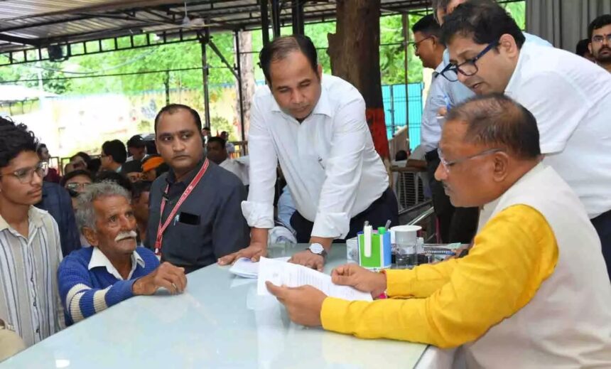 बैगा आदिवासी की जमीन पर कब्जे की शिकायत, सीएम ने कलेक्टर को दिए उचित कार्रवाई के निर्देश