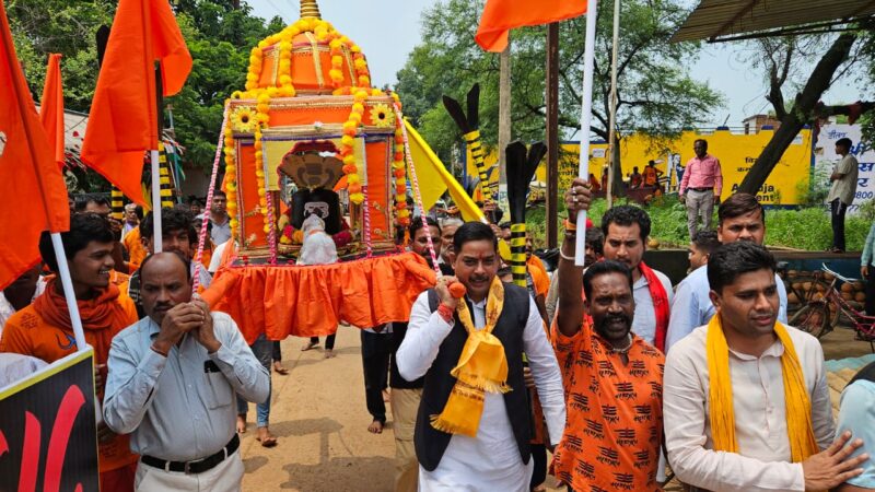 जैजैपुर में मुख्य अतिथि स्वरूप पहुंचकर विधि–विधान से पूजा अर्चना कर कांवड़ यात्रा में जा रहे कांवड़ियों को किया रवाना