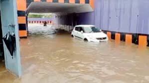 राजधानी में लगातार हो रही बारिश के चलते कई इलाके जल मग्न