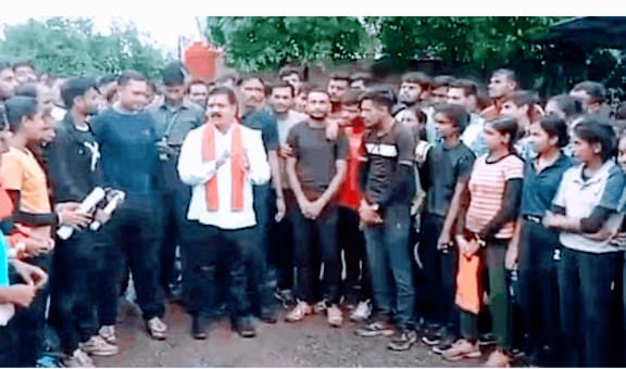 छत्तीसगढ़ के बेरोजगार युवाओं का छलका दर्द, छह साल से नहीं हो रही पुलिस भर्ती, डिप्टी सीएम को सौंपा ज्ञापन