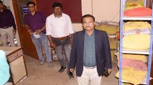 जब अचानक सरकारी दफ्तरों में पहुंचे संभागायुक्त : कहीं लटका मिला ताला तो कहीं कर्मचारी और अधिकारी पहुंचे ही नहीं आफिस
