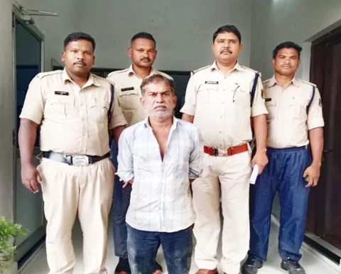 घरेलू झगड़े के बीच मां को बचाने गए बेटे की पिता ने की चाकू मारकर हत्या, आरोपी गिरफ्तार