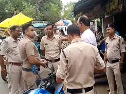 आपस में भिड़े पुलिसकर्मी, जमकर मारपीट का वीडियो वायरल