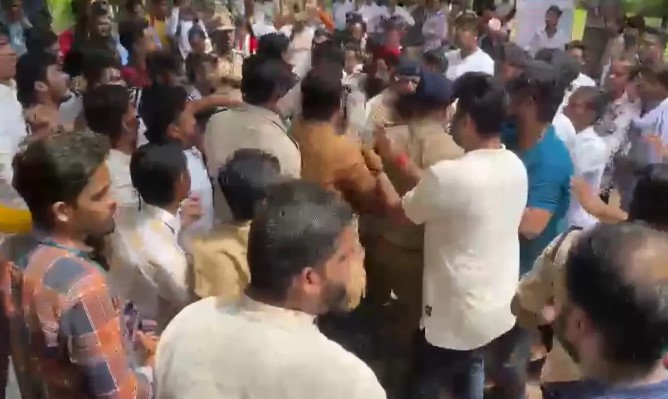 छत्तीसगढ़ कॉलेज में बवाल; आपस में भिड़े ABVP और NSUI कार्यकर्ता