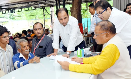 मुख्‍यमंत्री साय ने जनदर्शन में आए लोगों की सुनी समस्‍याएं