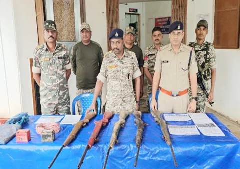 नक्सलियों के डंप किए गए हथियार बरामद …
