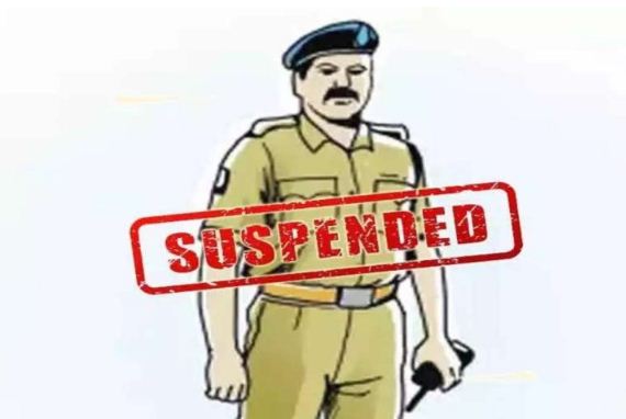 पुलिस को चकमा देकर फरार हुआ दुष्कर्म का आरोपी, SP ने आरक्षक को किया निलंबित