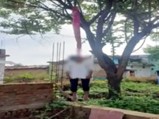 प्रेमी की मौत से दुखी 14 साल की नाबालिग लड़की ने लगाई फांसी