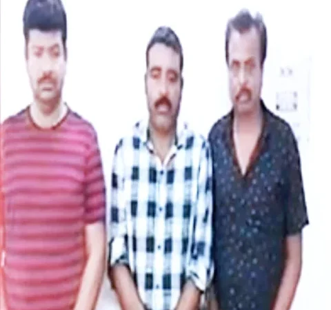 लिफ्ट देने का बहाना बनाकर कार में महिला से सामूहिक दुष्कर्म, तीनों आरोपियों को पुलिस ने किया गिरफ्तार