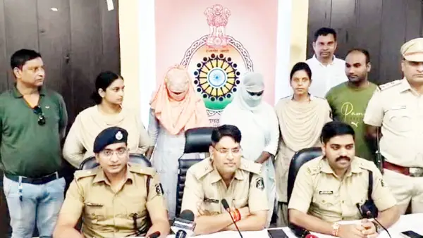 फर्जी क्राइम ब्रांच अधिकारी बनकर पुजारी के घर घुस एक करोड़ 30 लाख रुपए लेकर भागने वाले गिरोह की दो महिला सदस्यों को पुलिस ने किया गिरफ्तार