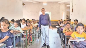 छत्‍तीसगढ़ के टीचर ने किया ऐसा कमाल, बदल दी सरकारी स्कूल की तस्वीर, अब एडमिशन के लिए मची मारामारी