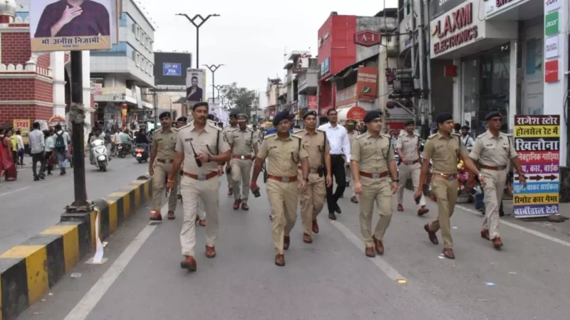 गणेश उत्सव और ईद मिलादुन्न नबी पर्व के अवसर पर शांति व्यवस्था बनाए रखने पुलिस ने निकाला फ्लैग मार्च