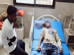 गर्लफ्रेंड से मिलने पहुंचे नाबालिग को पुलिस ने जमकर पीटा, TI लाइन अटैच
