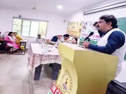 सामाजिक संस्था और ट्रैफिक पुलिस ने बच्चों को किया जागरूक