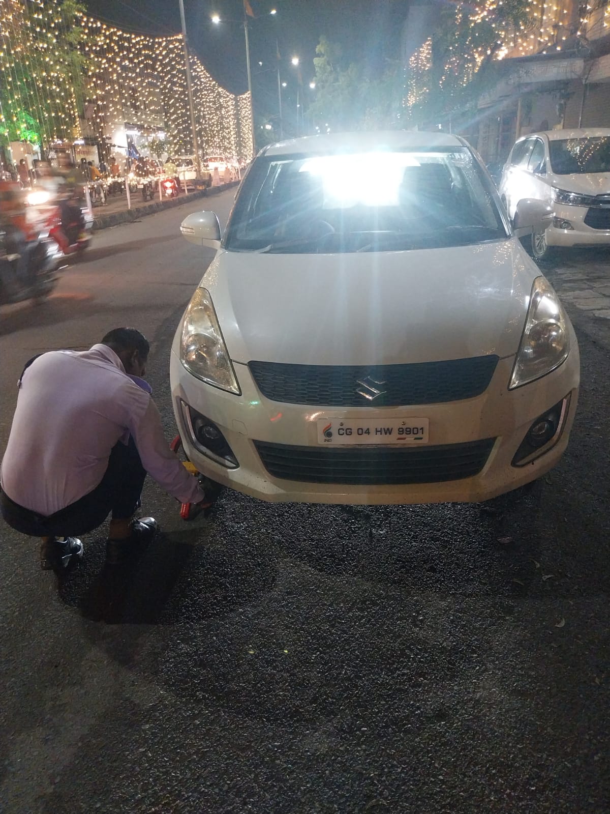 नो पार्किंग में खड़ी किए वाहन एवम यातायात नियमों का उलंघन करने वाले वाहन चालको के विरूद्व की जा रही है लगातार मोटर वाहन अधिनियम के तहत कार्यवाही