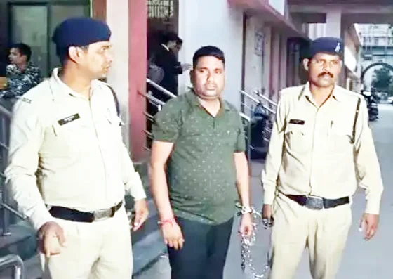 नौकरी लगाने और ट्रांसफर करवाने के नाम पर ठगी करने वाला शिक्षक गिरफ्तार, 60 लाख का लगाया था चूना