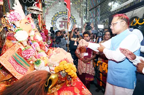 बंजारी धाम परिसर में ब्रम्हलीन विभूतियों के प्रतिमा अनावरण में शामिल हुए मुख्यमंत्री विष्णुदेव साय