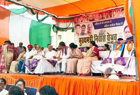 रेप और महिलाओं पर हो रहे अपराधों के खिलाफ सड़क पर उतरीं महिला कांग्रेस