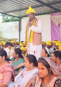 बिन्द्रानवागढ़ विधायक जनक ध्रुव के साथ आदिवासी नृत्य पर हजारो ग्रामीण जमकर थिरके