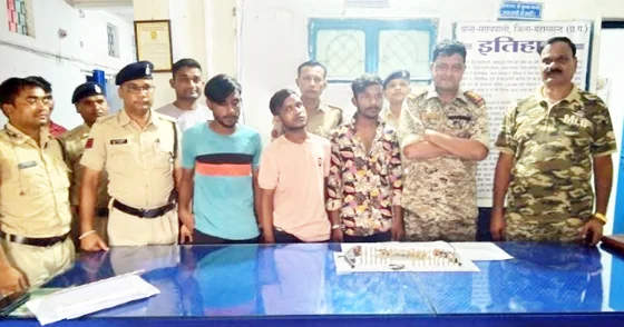 बंदूक की नोक पर बस कंडक्टर से लूट को अंजाम देने वाले चार आरोपी पकड़ाये